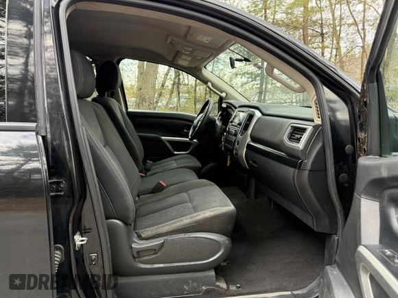 2017 Nissan Titan SV z VIN 1N6AA1EJ9HN510237, wystawiony jako Copart lot #53729665 z przebiegiem 109 148 mil mil oraz Czysty tytuł • Clean title. Historia ofert i sprzedaży dostępna na DreamBid. Obrazek 5.