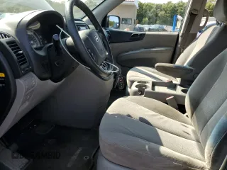 2008 Hyundai Entourage GLS z VIN KNDMC233X86045787, wystawiony jako Copart lot #70932554 z przebiegiem 236 192 mil mil oraz Tytuł czysty. Historia ofert i sprzedaży dostępna na DreamBid. Obrazek 7.