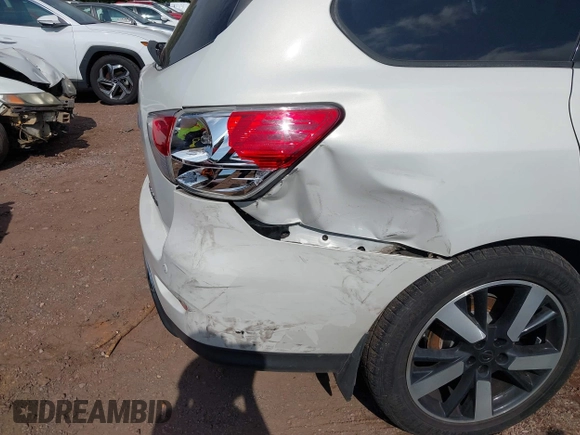 2014 Nissan Pathfinder Platinum with VIN 5N1AR2MN8EC717632, listed as a IAAI auction lot 42474040 with 190,041 mi miles and . Bid and sale history available at DreamBid. Image 6.