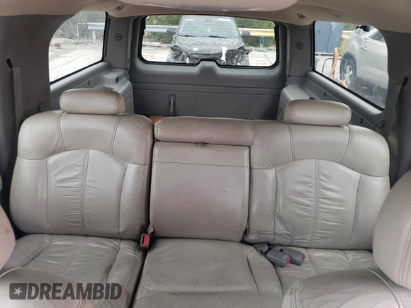 2001 Chevrolet Suburban LT z VIN 1GNFK16T61J299945, wystawiony jako Copart lot #52941745 z przebiegiem 274 736 mil mil oraz Czysty tytuł • Clean title. Historia ofert i sprzedaży dostępna na DreamBid. Obrazek 10.