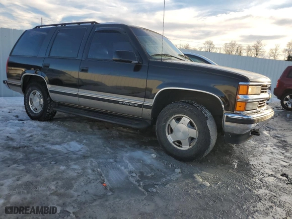 1998 Chevrolet Tahoe with VIN 1GNEK13R2WJ370599, listed as a Copart auction lot 84431174 with 197,215 mi miles and Non Repairable. Bid and sale history available at carsss.com. Image 4.