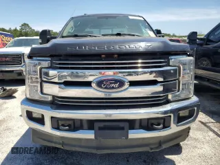 2018 Ford F-250 XL z VIN 1FT7W2BT8JEB87346, wystawiony jako Copart lot #53760595 z przebiegiem 258 575 mil mil oraz Czysty tytuł • Clean title. Historia ofert i sprzedaży dostępna na DreamBid. Obrazek 5.