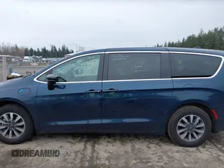 2024 Chrysler Pacifica Hybrid Select z VIN 2C4RC1S73RR188434, wystawiony jako IAAI lot #41857086 z przebiegiem 19 244 mil mil oraz . Historia ofert i sprzedaży dostępna na DreamBid. Obrazek 14.