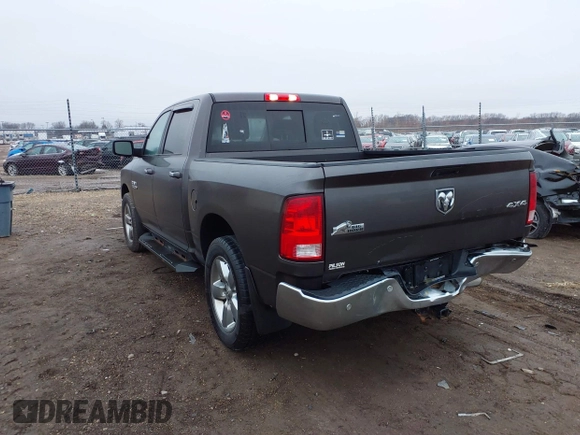 2018 Ram 1500 Big Horn z VIN 3C6RR7LG2JG235342, wystawiony jako IAAI lot #41475568 z przebiegiem 103 804 mil mil oraz . Historia ofert i sprzedaży dostępna na DreamBid. Obrazek 3.