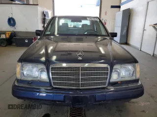 1995 Mercedes-Benz 400 E z VIN WDBEA34E7SC217071, wystawiony jako Copart lot #58014415 z przebiegiem 111 880 mil mil oraz Czysty tytuł • Clean title. Historia ofert i sprzedaży dostępna na DreamBid. Obrazek 5.