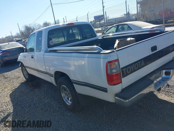 1997 Toyota T100 DX z VIN JT4TN12D9V0037897, wystawiony jako IAAI lot #41737986 z przebiegiem 233 106 mil mil oraz . Historia ofert i sprzedaży dostępna na DreamBid. Obrazek 3.