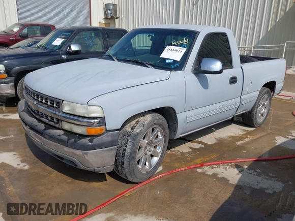 2004 Chevrolet Silverado 1500 LS with VIN 1GCEC14T24Z215856, listed as a IAAI auction lot 41840514 with 137,747 mi miles. Bid and sale history available at carsss.com. Image 2.