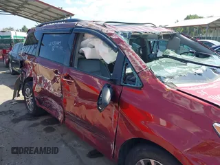 2019 Toyota Sienna XLE Auto Access Seat with VIN 5TDYZ3DC5KS981215, listed as a IAAI auction lot 40288449 with 73,473 mi miles. Bid and sale history available at carsss.com. Image 13.
