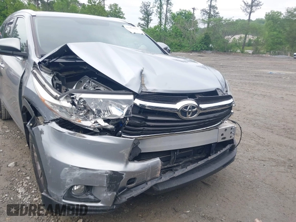 2014 Toyota Highlander XLE z VIN 5TDKKRFH1ES024090, wystawiony jako IAAI lot #42123199 z przebiegiem 58 751 mil mil oraz . Historia ofert i sprzedaży dostępna na DreamBid. Obrazek 6.