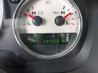 2004 Ford F-150 XLT z VIN 1FTPW12574KB73391, wystawiony jako IAAI lot #42437039 z przebiegiem 209 125 mil mil oraz . Historia ofert i sprzedaży dostępna na DreamBid. Obrazek 7.