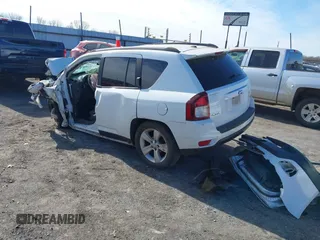 2016 Jeep Compass High Altitude z VIN 1C4NJDEB8GD685596, wystawiony jako IAAI lot #41365177 z przebiegiem Nie podano mil oraz . Historia ofert i sprzedaży dostępna na DreamBid. Obrazek 3.