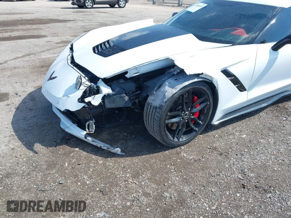 2015 Chevrolet Corvette Z51 3LT z VIN 1G1YM2D74F5103775, wystawiony jako IAAI lot #41810409 z przebiegiem 29 000 mil mil oraz . Historia ofert i sprzedaży dostępna na DreamBid. Obrazek 6.