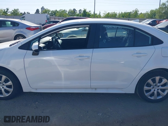 2025 Toyota Corolla LE z VIN 5YFB4MDE2SP274691, wystawiony jako IAAI lot #42017890 z przebiegiem 2 738 mil mil oraz . Historia ofert i sprzedaży dostępna na DreamBid. Obrazek 14.