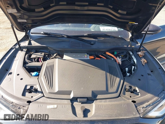 2021 Audi e-tron Premium Plus z VIN WA1LAAGE5MB012022, wystawiony jako IAAI lot #41458134 z przebiegiem 42 137 mil mil oraz . Historia ofert i sprzedaży dostępna na DreamBid. Obrazek 10.