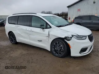2021 Chrysler Pacifica Touring L with VIN 2C4RC3BG3MR525690, listed as a Copart auction lot 83658704 with 51,389 mi miles and Salvage title. Bid and sale history available at DreamBid. Image 4.
