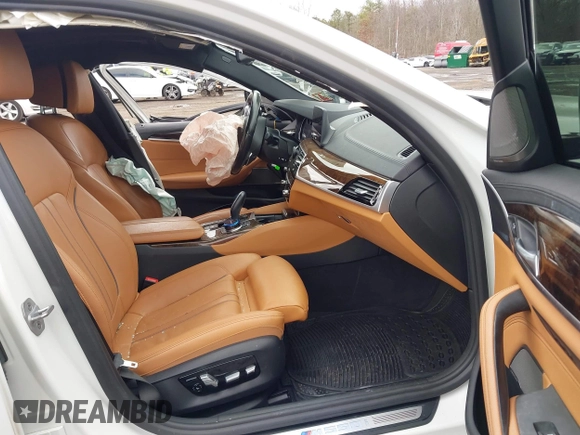 2018 BMW 5 Series M550i xDrive с VIN WBAJB9C56JB035929, выставлен на аукционе IAAI как лот 41732048 с пробегом 87 896 миль миль и . История ставок и продаж доступна на DreamBid. Изображение 5.