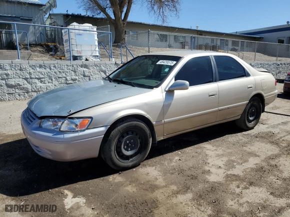 2000 Toyota Camry CE with VIN JT2BG28K4Y0383256, listed as a Copart auction lot 48429575 with 187,761 mi miles and Salvage Title. Bid and sale history available at carsss.com. Image 1.