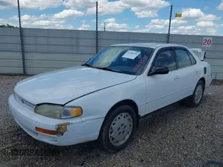 1995 Toyota Camry LE z VIN 4T1SK12E3SU510495, wystawiony jako IAAI lot #42168534 z przebiegiem 270 323 mil mil oraz . Historia ofert i sprzedaży dostępna na DreamBid. Obrazek 2.