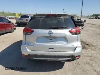 2017 Nissan Rogue SV z VIN KNMAT2MT0HP573690, wystawiony jako Copart lot #56363335 z przebiegiem 177 919 mil mil oraz Czysty tytuł • Clean title. Historia ofert i sprzedaży dostępna na DreamBid. Obrazek 6.