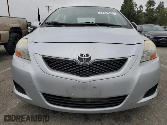 2009 Toyota Yaris z VIN JTDBT903691327542, wystawiony jako Copart lot #53231525 z przebiegiem 161 477 mil mil oraz Szkody całkowita. Historia ofert i sprzedaży dostępna na DreamBid. Obrazek 5.