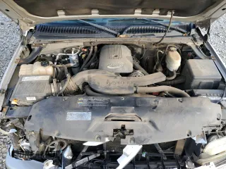 2004 Chevrolet Suburban LT with VIN 1GNEC16Z04J254873, listed as a Copart auction lot 82315924 with 385,089 mi miles and Salvage Title. Bid and sale history available at carsss.com. Image 13.