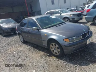 2004 BMW 3 Series 325xi with VIN WBAEU33424PF62392, listed as a IAAI auction lot 41818861 with 176,142 mi miles and . Bid and sale history available at carsss.com. Image 1.