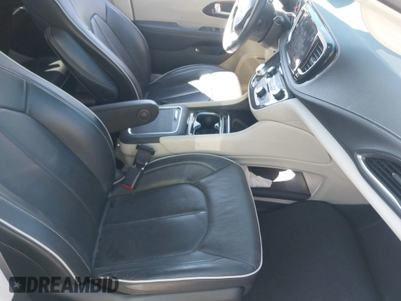 2022 Chrysler Pacifica Hybrid Limited with VIN 2C4RC1S74NR112960, listed as a IAAI auction lot 41584818 with 22,040 mi miles and . Bid and sale history available at DreamBid. Image 5.
