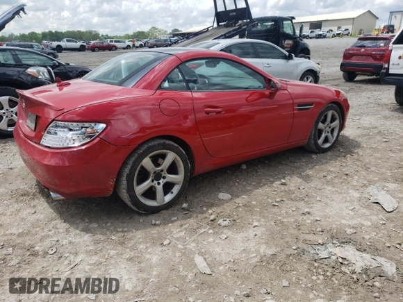 2015 Mercedes-Benz SLK 250 с VIN WDDPK4HA2FF097422, выставлен на аукционе Copart как лот 53867665 с пробегом 106 390 миль миль и Списание • Salvage title. История ставок и продаж доступна на DreamBid. Изображение 3.