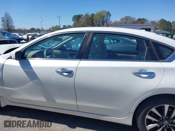 2017 Nissan Altima SV z VIN 1N4AL3AP1HC141166, wystawiony jako IAAI lot #41863150 z przebiegiem 95 770 mil mil oraz . Historia ofert i sprzedaży dostępna na DreamBid. Obrazek 14.