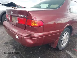 2000 Toyota Camry CE z VIN JT2BG22K3Y0521541, wystawiony jako IAAI lot #42074772 z przebiegiem 144 587 mil mil oraz . Historia ofert i sprzedaży dostępna na DreamBid. Obrazek 17.
