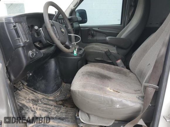 2012 Chevrolet Express Cargo z VIN 1GCWGFCAXC1177408, wystawiony jako Copart lot #64615955 z przebiegiem Nie podano mil oraz Czysty tytuł • Clean title. Historia ofert i sprzedaży dostępna na DreamBid. Obrazek 7.