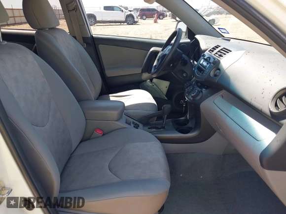 2010 Toyota RAV4 z VIN 2T3ZF4DV2AW049880, wystawiony jako IAAI lot #42272049 z przebiegiem 313 811 mil mil oraz . Historia ofert i sprzedaży dostępna na DreamBid. Obrazek 5.