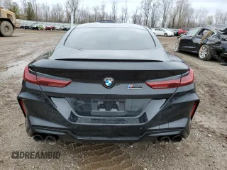 2020 BMW M8 z VIN WBSAE0C0XLCD01469, wystawiony jako Copart lot #47221453 z przebiegiem Nie podano mil oraz . Historia ofert i sprzedaży dostępna na DreamBid. Obrazek 6.