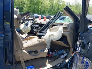 2005 Ford F-250 XL z VIN 1FTSW20P95EA30348, wystawiony jako IAAI lot #42199677 z przebiegiem Nie podano mil oraz . Historia ofert i sprzedaży dostępna na DreamBid. Obrazek 5.