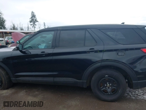 2022 Ford Police Interceptor Utility z VIN 1FM5K8AW2NNA08981, wystawiony jako IAAI lot #41857684 z przebiegiem 22 652 mil mil oraz . Historia ofert i sprzedaży dostępna na DreamBid. Obrazek 14.