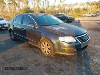 2008 Volkswagen Passat Turbo z VIN WVWJK73C28P047949, wystawiony jako IAAI lot #41388306 z przebiegiem 158 624 mil mil oraz . Historia ofert i sprzedaży dostępna na DreamBid. Obrazek 1.