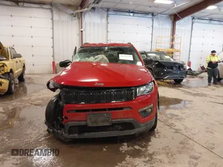 2018 Jeep Compass Latitude z VIN 3C4NJDBB0JT191044, wystawiony jako IAAI lot #41395206 z przebiegiem 68 784 mil mil oraz . Historia ofert i sprzedaży dostępna na DreamBid. Obrazek 12.