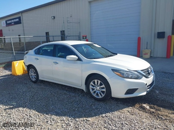 2017 Nissan Altima 2.5 SR with VIN 1N4AL3AP0HC492795, listed as a IAAI auction lot 41801120 with 233,478 mi miles. Bid and sale history available at carsss.com. Image 1.