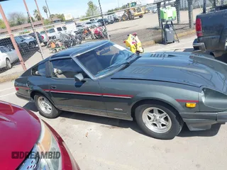 1983 Datsun 280ZX z VIN JN1HZ04S3DX579019, wystawiony jako IAAI lot #41825629 z przebiegiem 136 430 mil mil oraz . Historia ofert i sprzedaży dostępna na DreamBid. Obrazek 13.