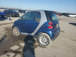 2010 Smart fortwo Pure z VIN WMEEJ3BA8AK361154, wystawiony jako Copart lot #50492125 z przebiegiem 101 864 mil mil oraz Szkody całkowita. Historia ofert i sprzedaży dostępna na DreamBid. Obrazek 2.
