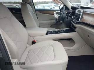 2024 Volkswagen Atlas SE z VIN 1V2WR2CA2RC594326, wystawiony jako IAAI lot #41471154 z przebiegiem 1 610 mil mil oraz . Historia ofert i sprzedaży dostępna na DreamBid. Obrazek 5.