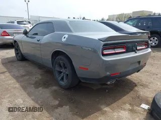 2018 Dodge Challenger SXT z VIN 2C3CDZAG9JH229506, wystawiony jako IAAI lot #41915902 z przebiegiem 145 486 mil mil oraz . Historia ofert i sprzedaży dostępna na DreamBid. Obrazek 3.