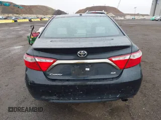 2015 Toyota Camry XLE with VIN 4T1BF1FK1FU087653, listed as a IAAI auction lot 41942940 with 180,274 mi miles. Bid and sale history available at carsss.com. Image 16.