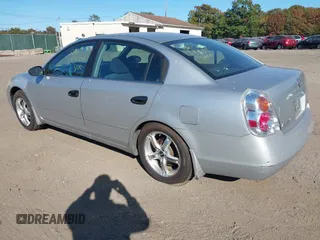 2002 Nissan Altima SL with VIN 1N4AL11E82C215662, listed as a IAAI auction lot 40637969 with 999,999 mi miles. Bid and sale history available at carsss.com. Image 3.