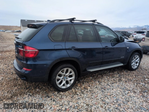 2011 BMW X5 35i with VIN 5UXZV4C5XBL738928, listed as a Copart auction lot 43655315 with 127,203 mi miles and Salvage Title. Bid and sale history available at carsss.com. Image 3.