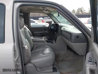 2004 Chevrolet Tahoe LT with VIN 1GNEC13Z34J258811, listed as a IAAI auction lot 41710156 with 322,462 mi miles. Bid and sale history available at carsss.com. Image 5.