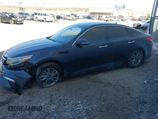 2020 Kia Optima LX z VIN 5XXGT4L33LG392638, wystawiony jako IAAI lot #41748572 z przebiegiem 103 419 mil mil oraz . Historia ofert i sprzedaży dostępna na DreamBid. Obrazek 3.