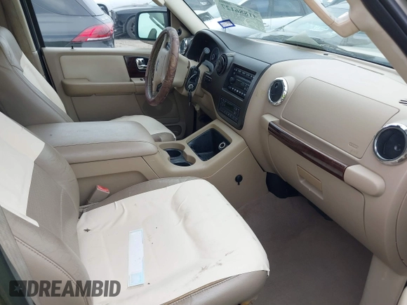 2006 Ford Expedition z VIN 1FMPU19506LA98375, wystawiony jako IAAI lot #41886127 z przebiegiem 251 121 mil mil oraz . Historia ofert i sprzedaży dostępna na DreamBid. Obrazek 5.