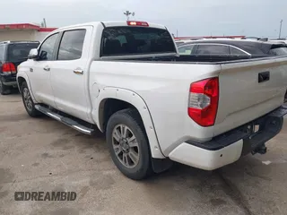 2015 Toyota Tundra Platinum z VIN 5TFGY5F14FX178336, wystawiony jako IAAI lot #42468099 z przebiegiem 239 977 mil mil oraz . Historia ofert i sprzedaży dostępna na DreamBid. Obrazek 3.