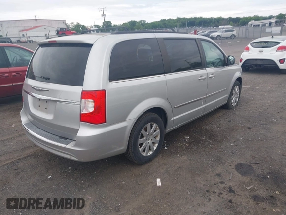 2011 Chrysler Town & Country Touring L z VIN 2A4RR8DG5BR611213, wystawiony jako IAAI lot #42244254 z przebiegiem 161 330 mil mil oraz . Historia ofert i sprzedaży dostępna na DreamBid. Obrazek 4.